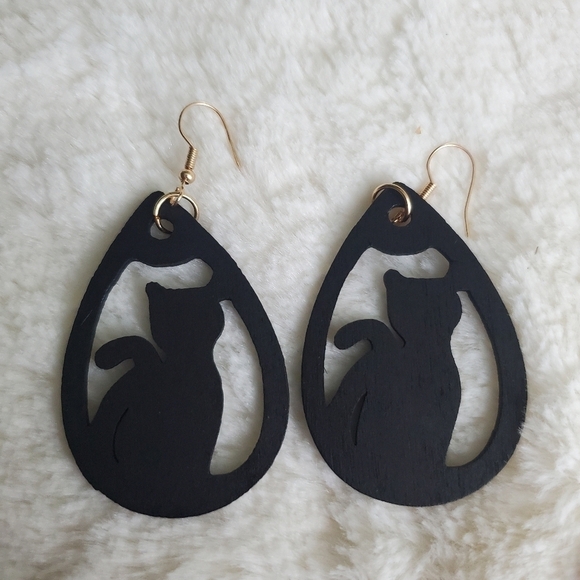 3/$15 New Black Wooden Halloween Cat Earrings - Picture 2 of 3